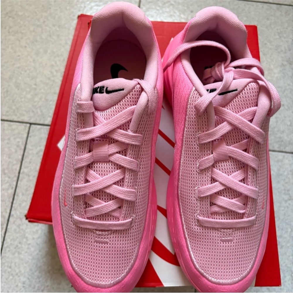 Nike women’s Uplift Pink Sneakers size 8 - Picture 5 of 7
